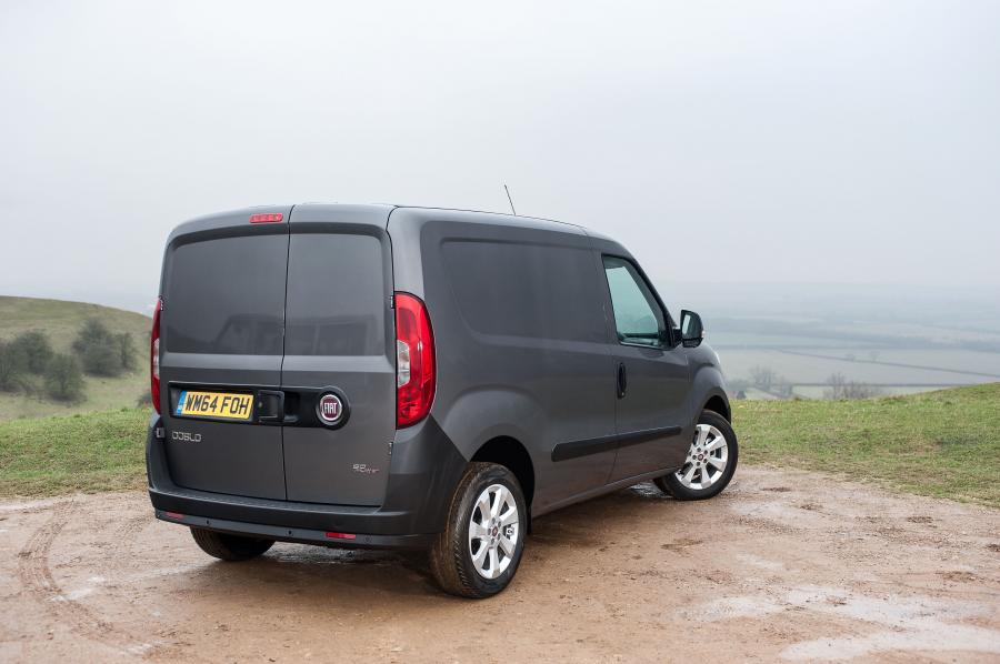  Fiat Doblo Cargo 2015 года  (UK) (фото 2 из 12)